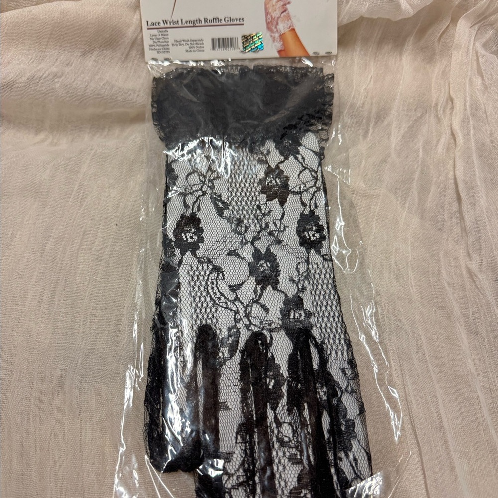Lace Wrist Length Ruffle Gloves